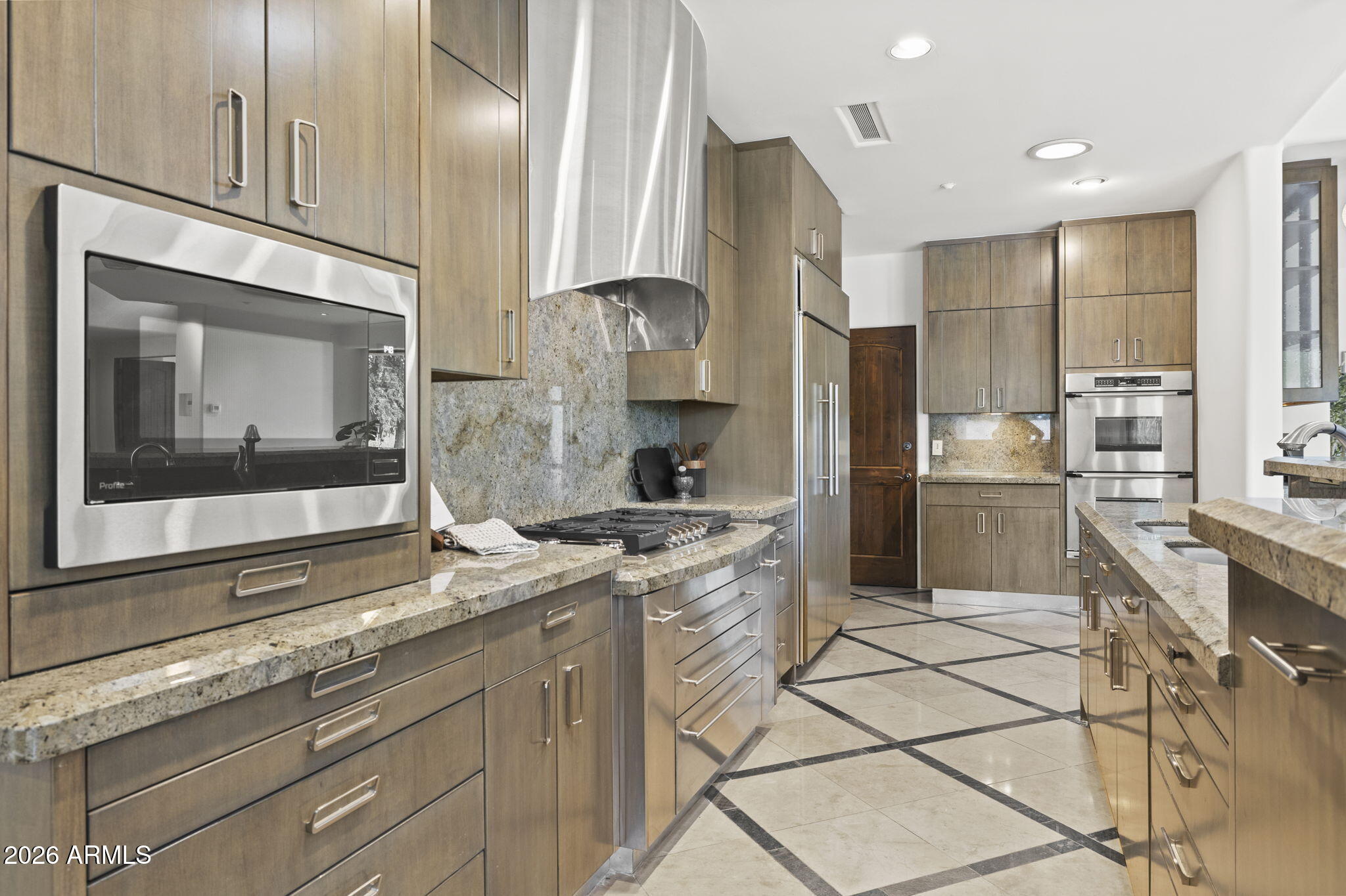 8130 E WILLIAMS Drive