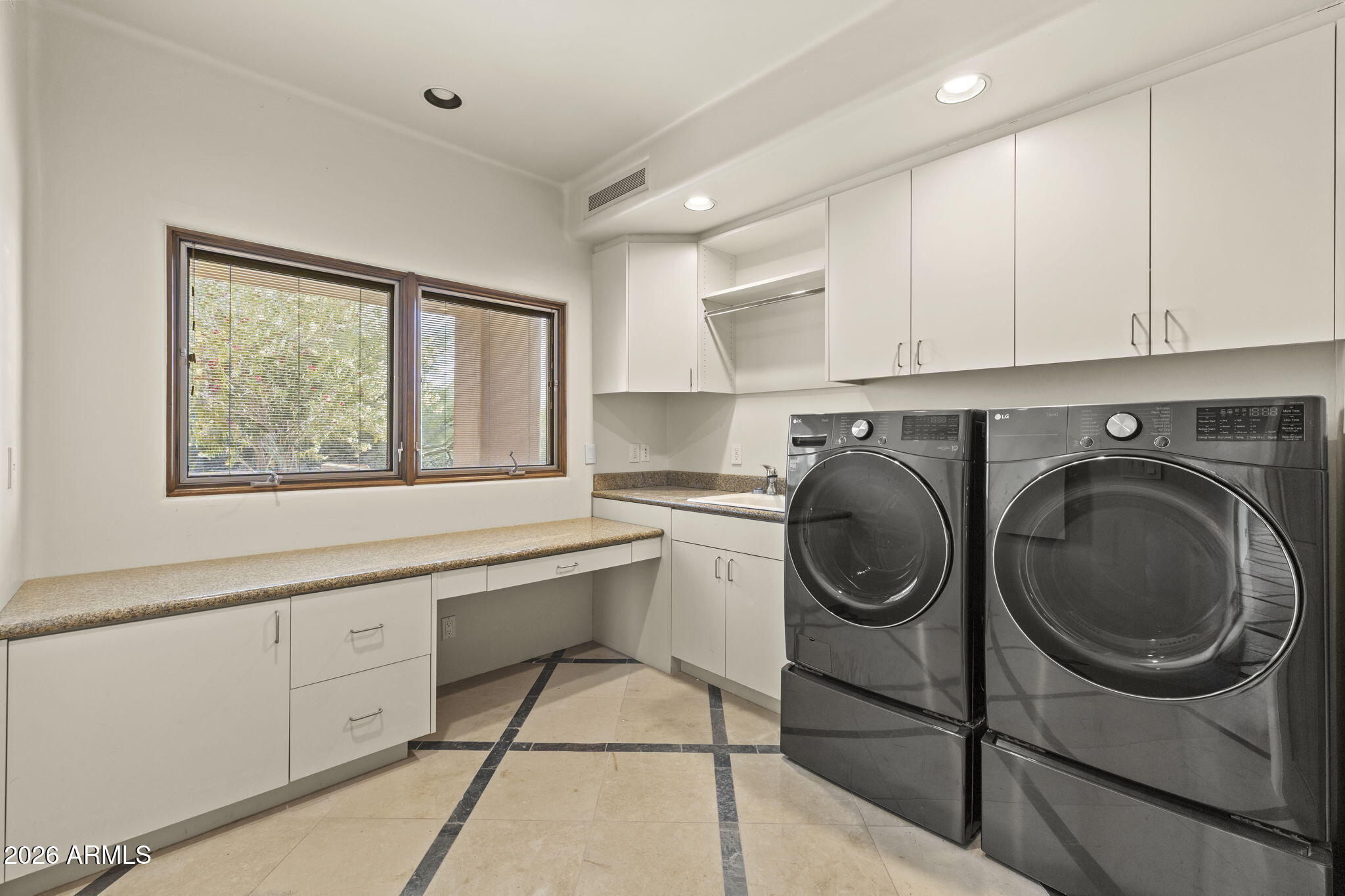 8130 E WILLIAMS Drive