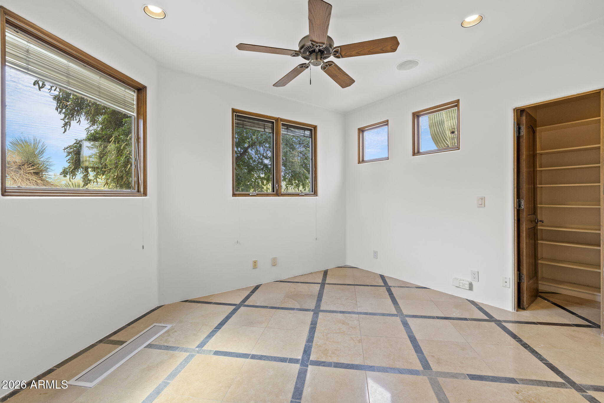 8130 E WILLIAMS Drive