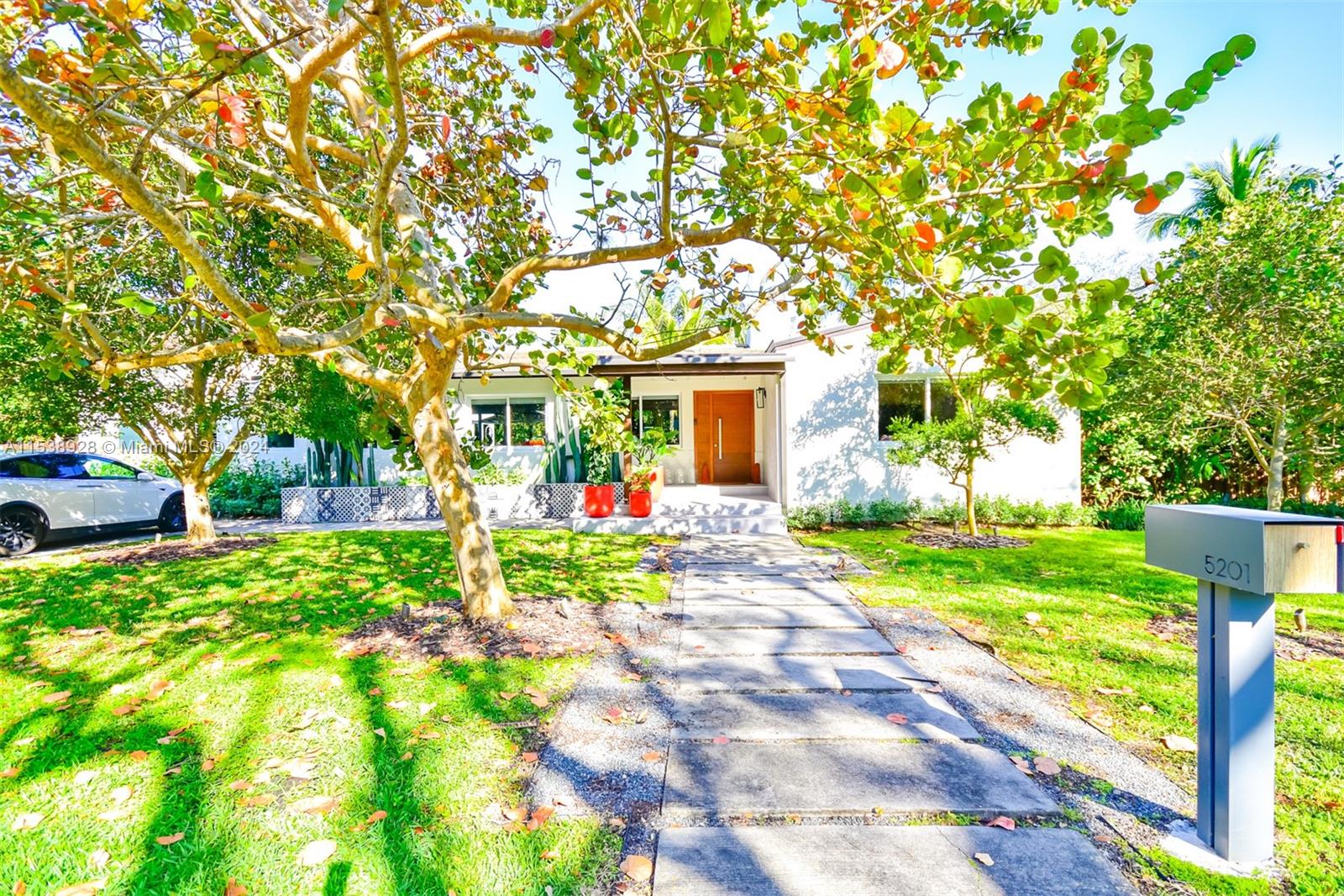 5201 NE 5th Ave