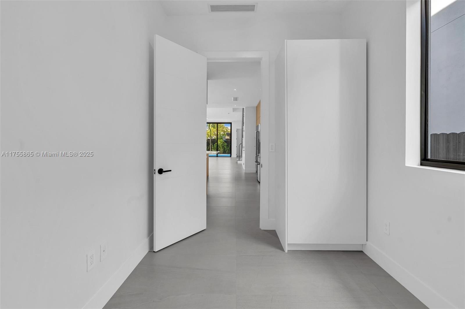 2772 SW 32 Ct