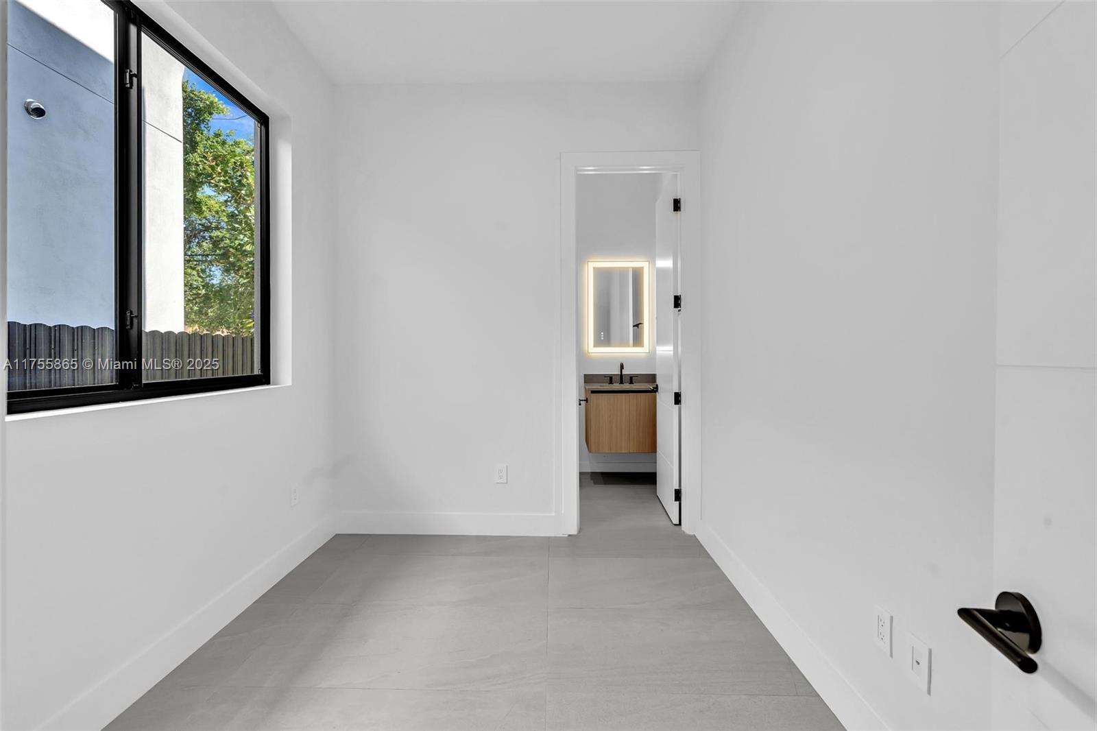 2772 SW 32 Ct