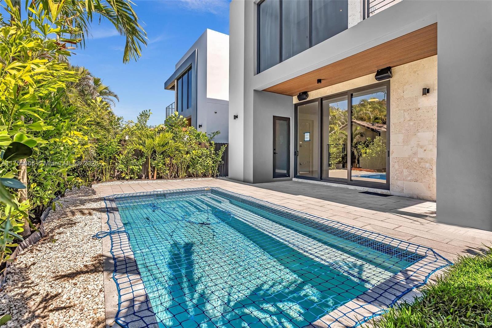 2772 SW 32 Ct