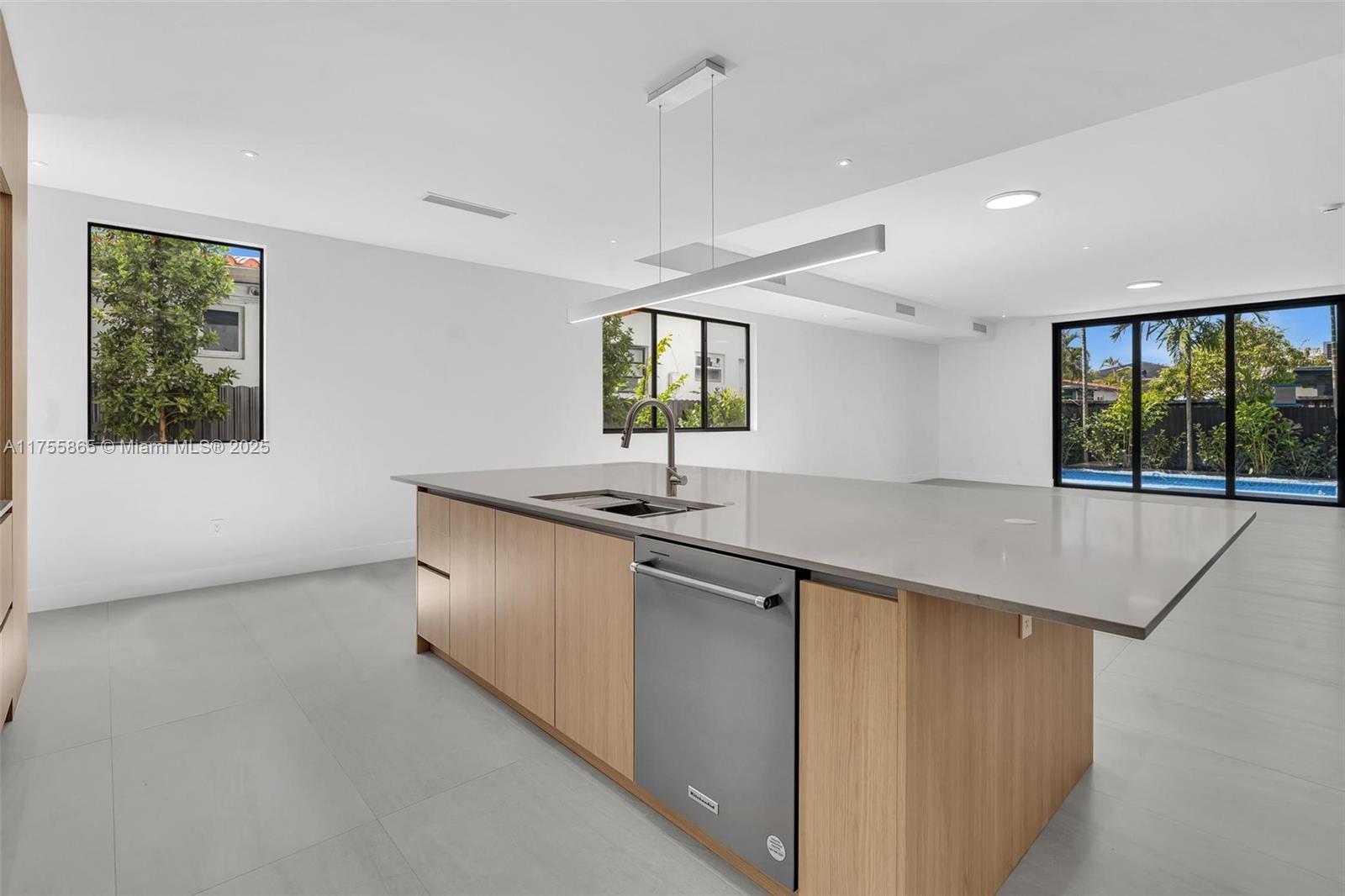 2772 SW 32 Ct