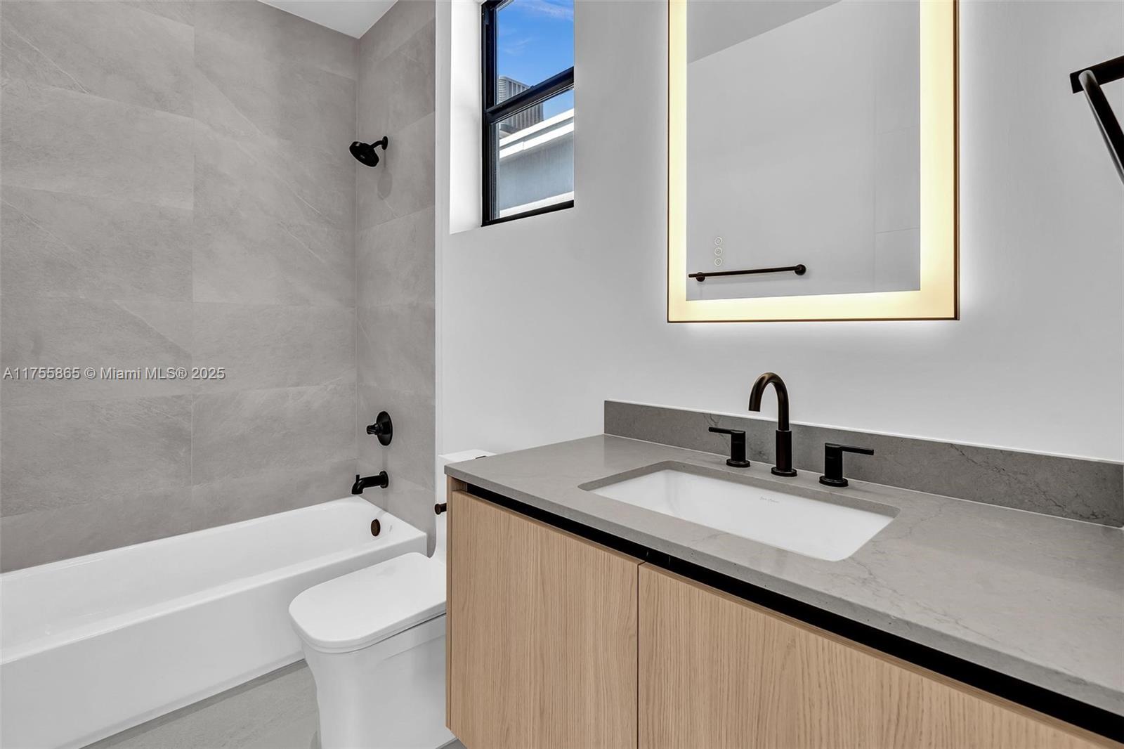 2772 SW 32 Ct