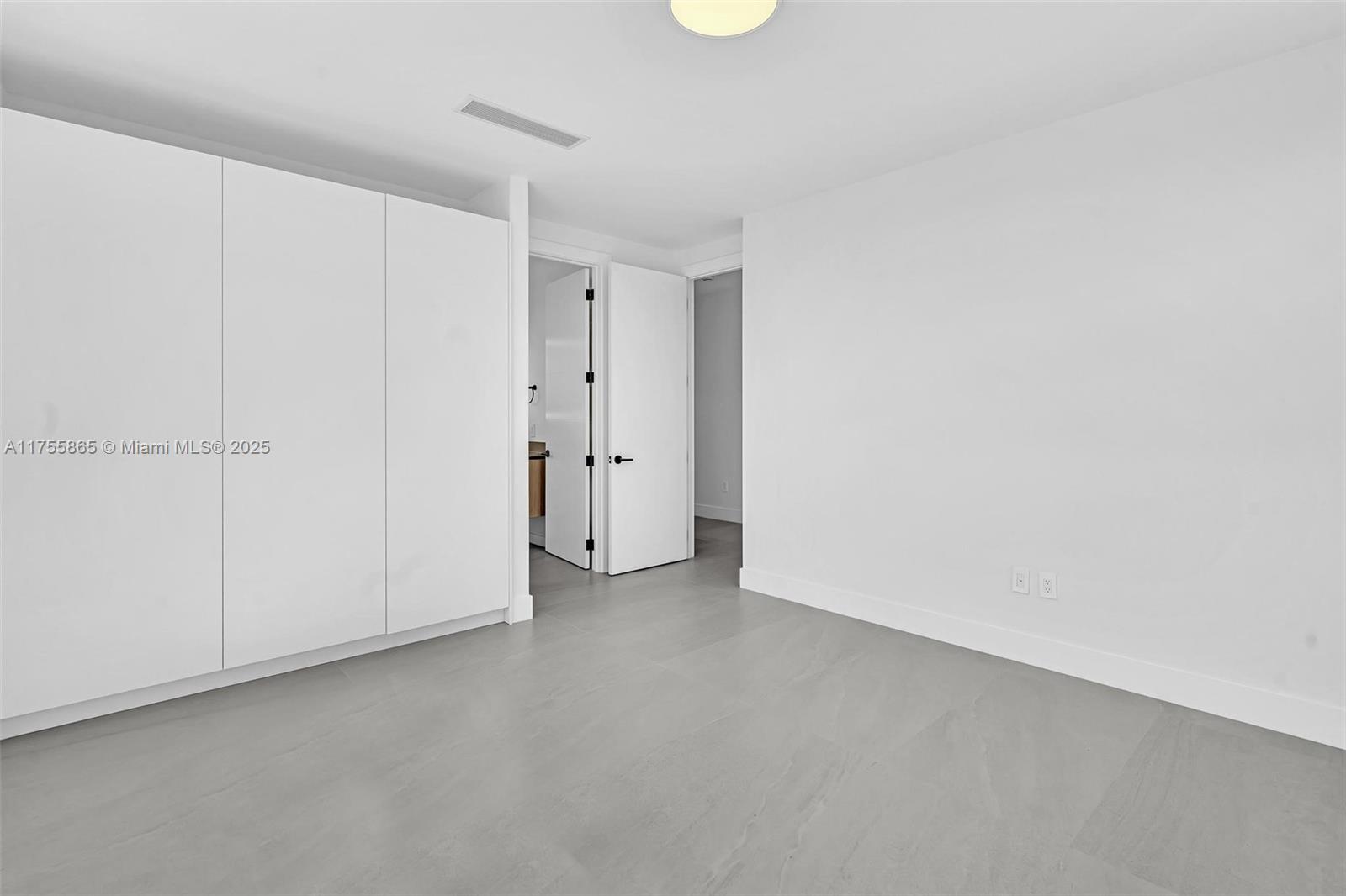 2772 SW 32 Ct