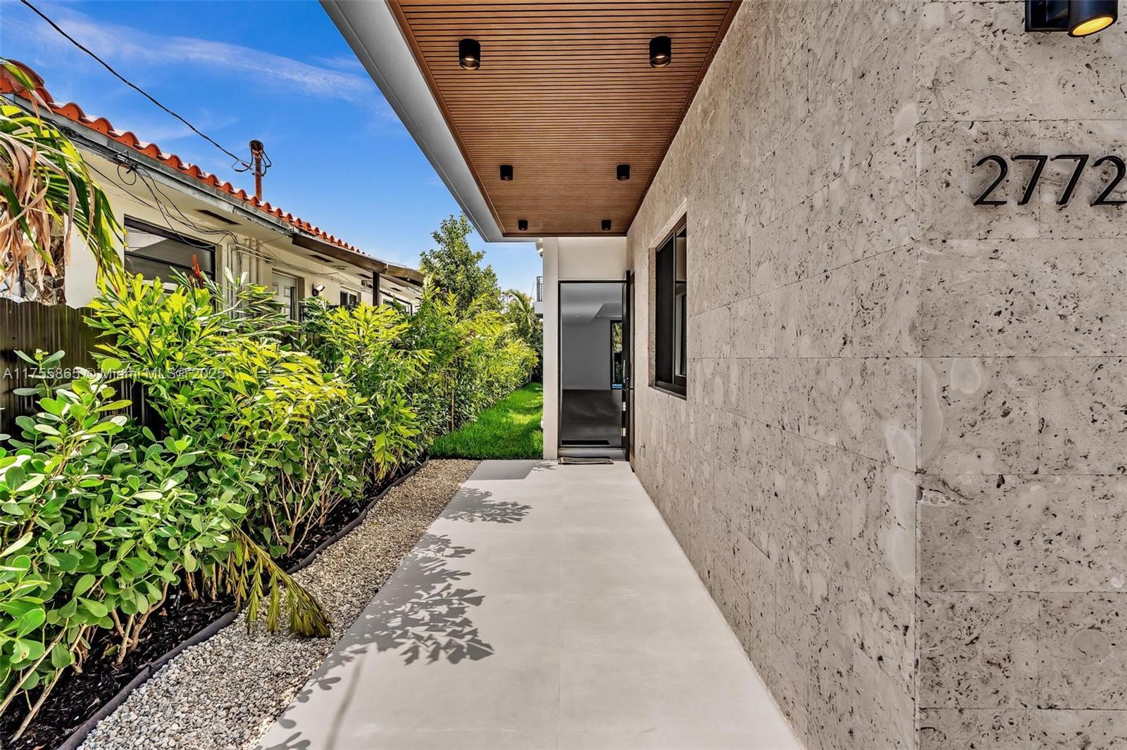 2772 SW 32 Ct