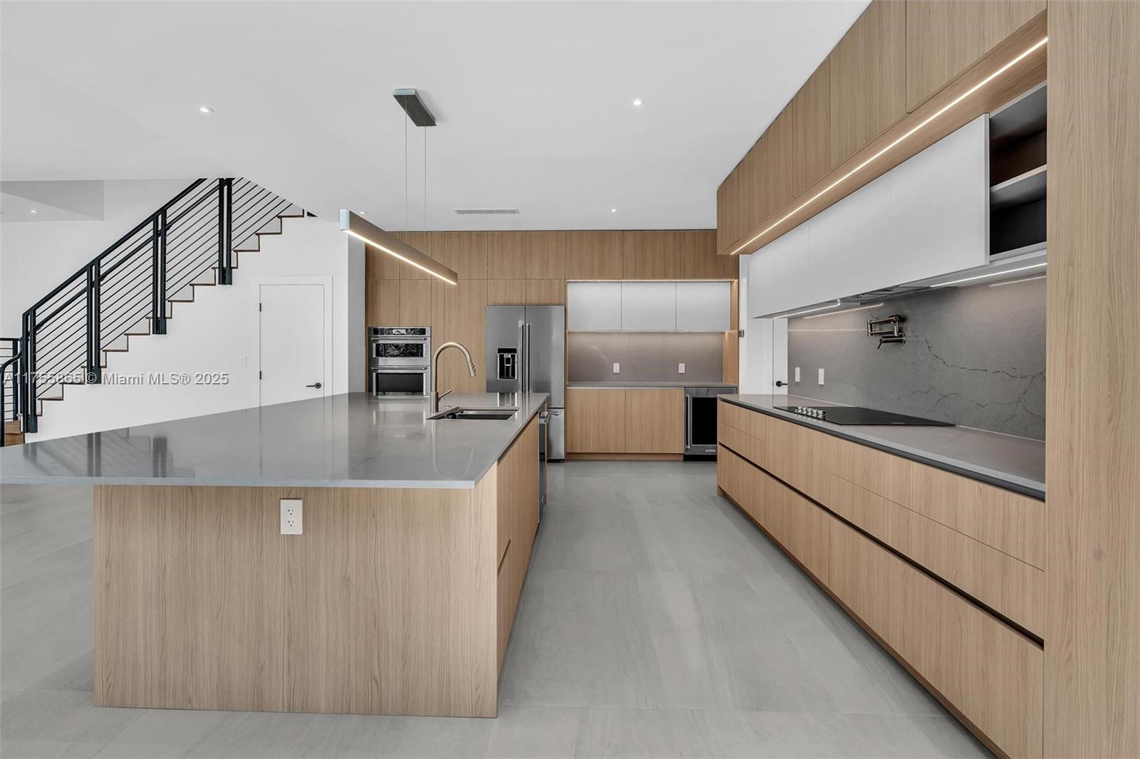 2772 SW 32 Ct