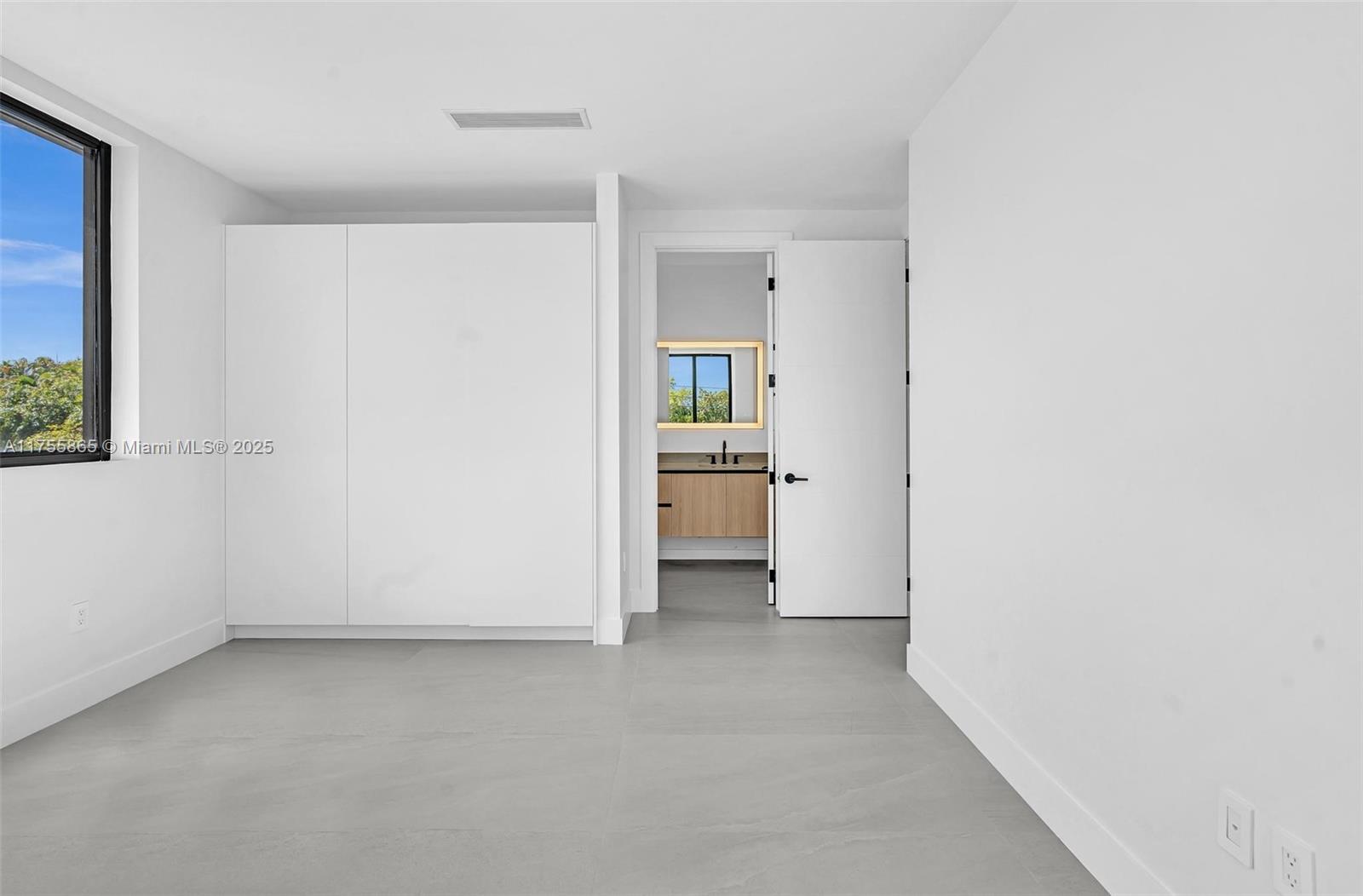 2772 SW 32 Ct