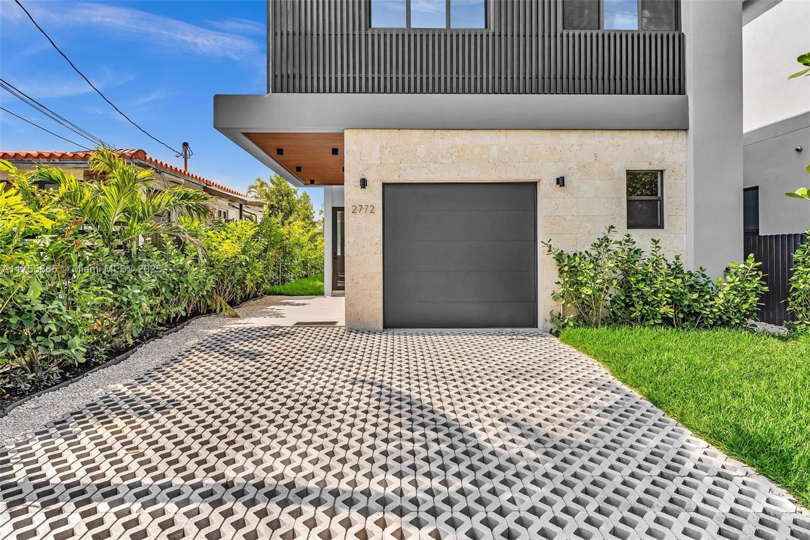 2772 SW 32 Ct