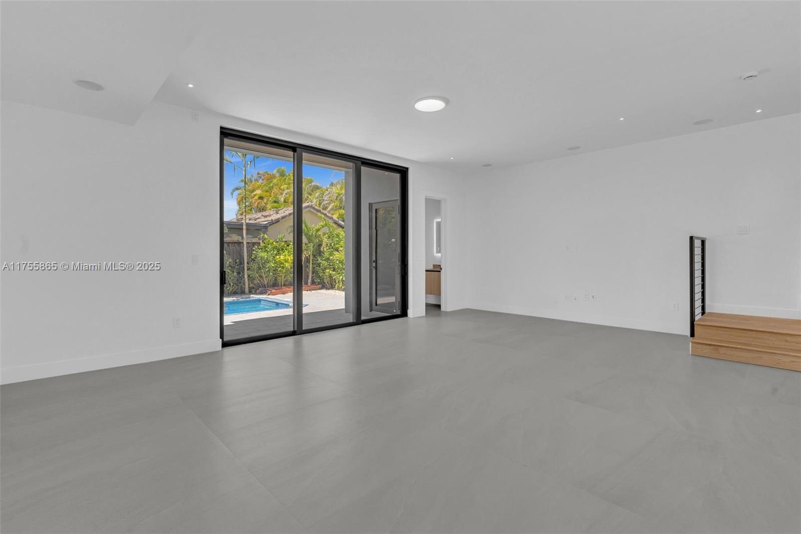 2772 SW 32 Ct