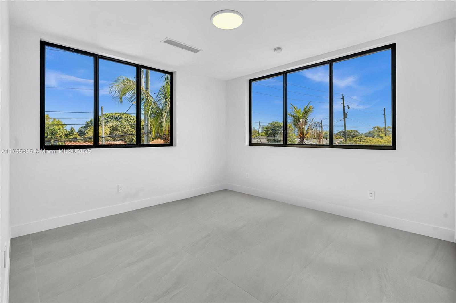 2772 SW 32 Ct