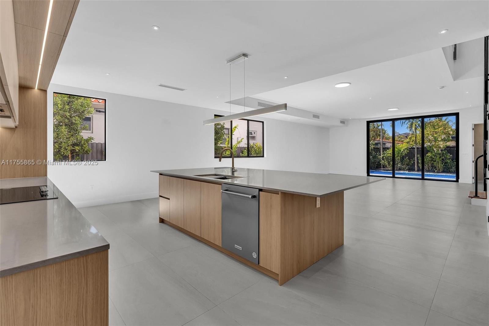 2772 SW 32 Ct
