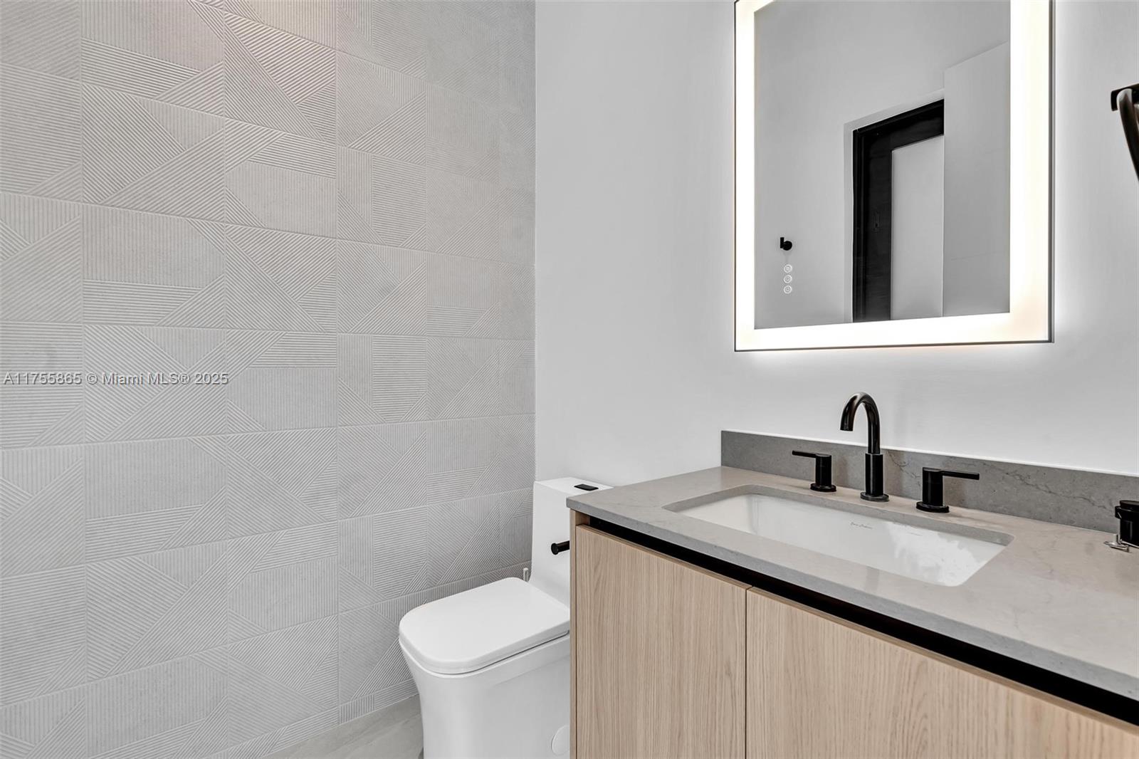 2772 SW 32 Ct