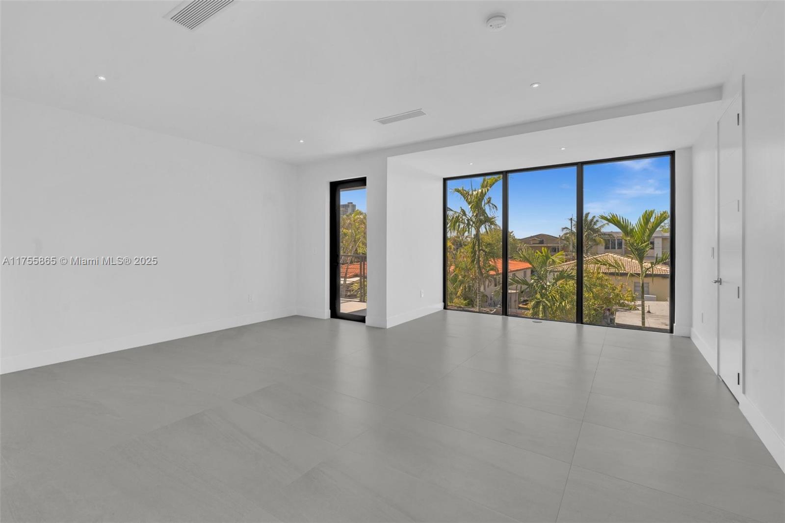 2772 SW 32 Ct