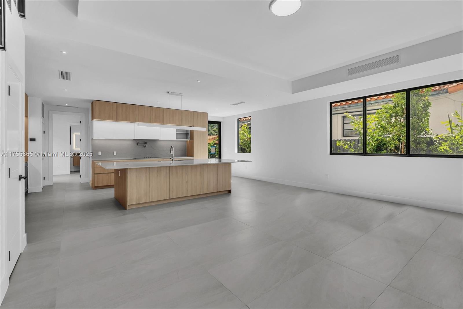 2772 SW 32 Ct