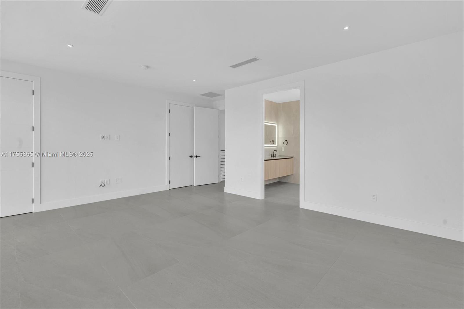 2772 SW 32 Ct