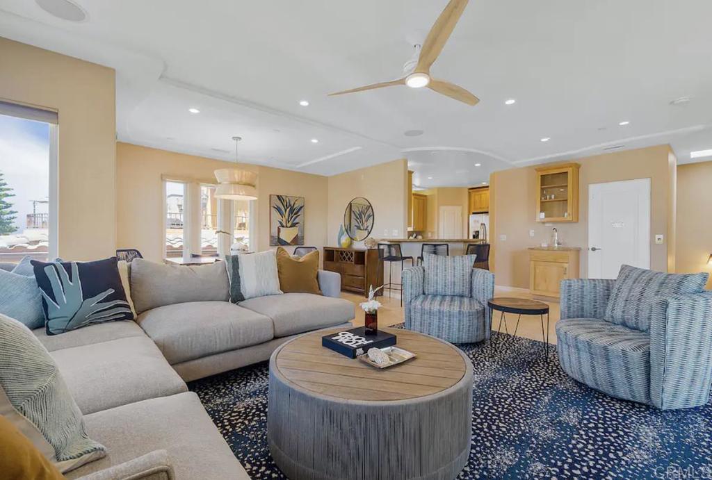 754 Devon Ct