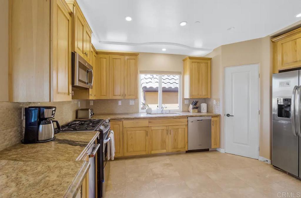 754 Devon Ct