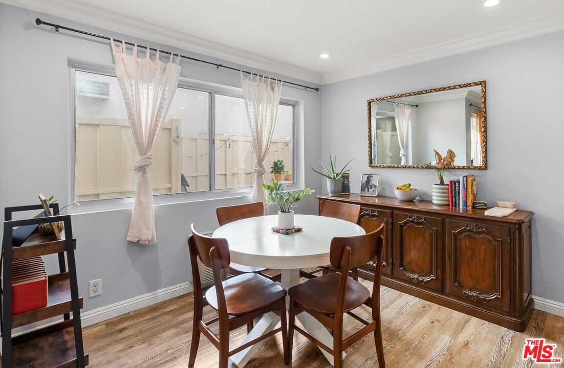 525 N Sycamore Ave Unit: 225