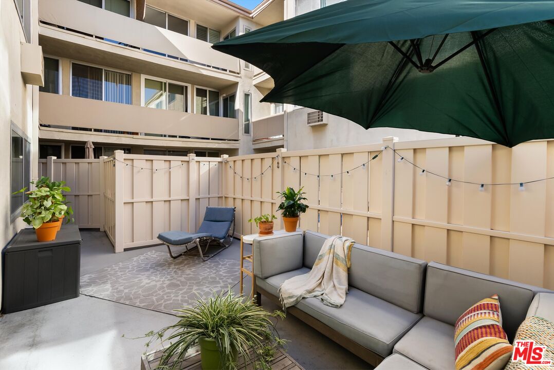 525 N Sycamore Ave Unit: 225