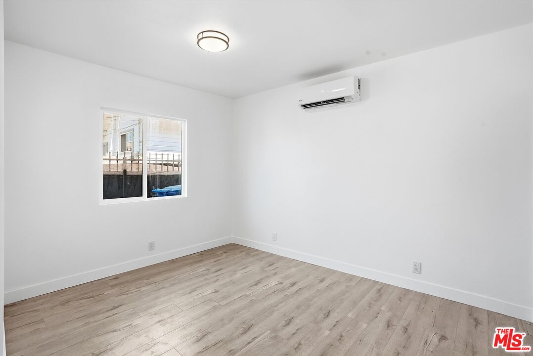 208 W 49th St
