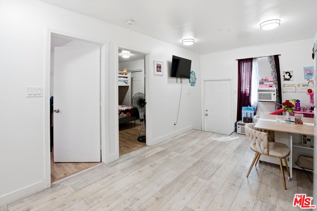 208 W 49th St