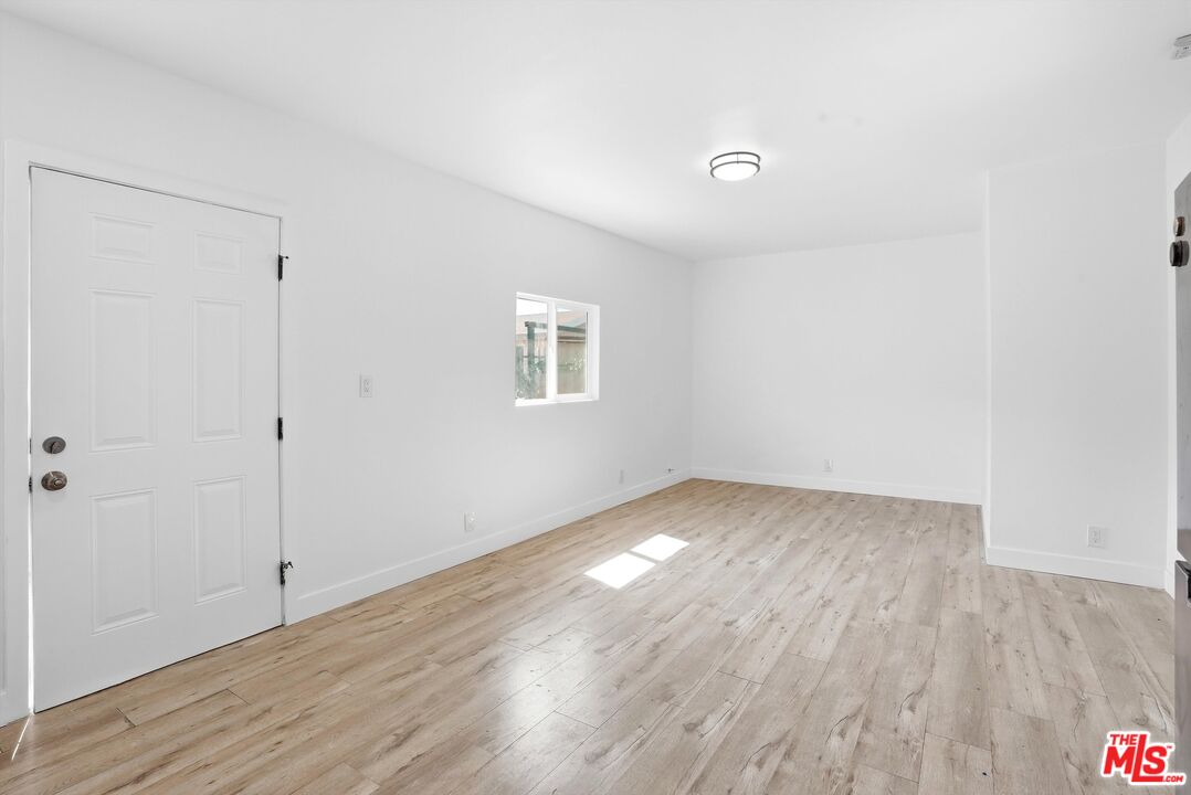 208 W 49th St