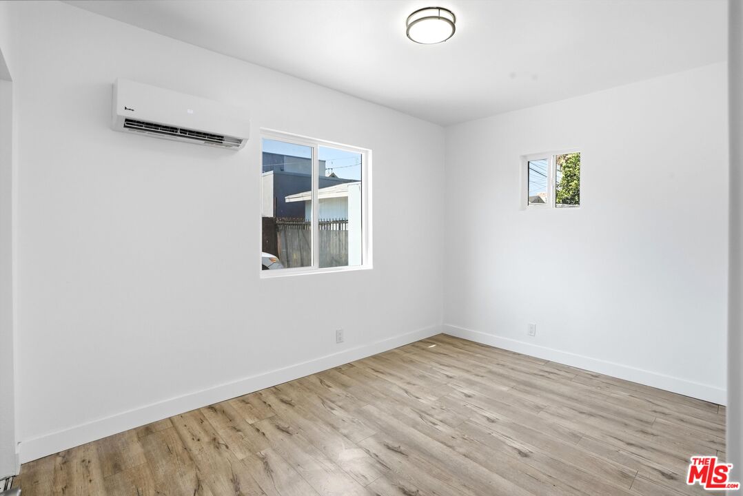 208 W 49th St