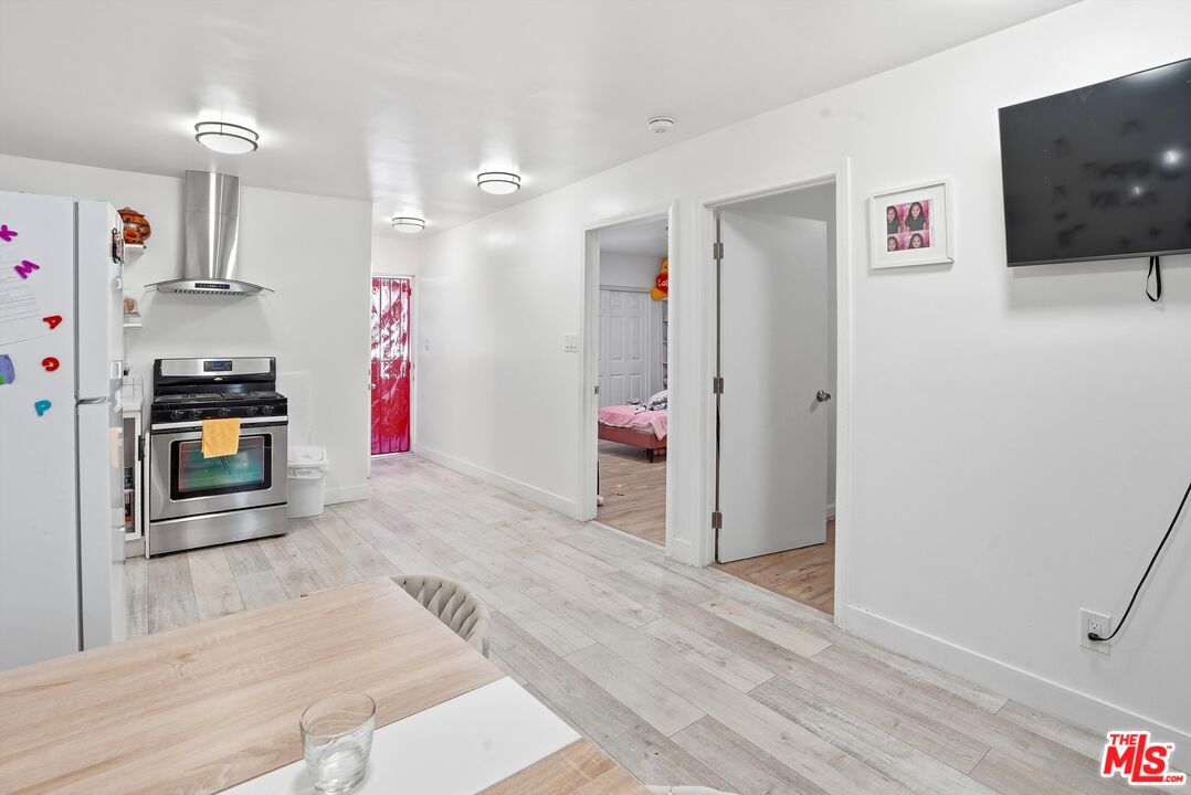 208 W 49th St