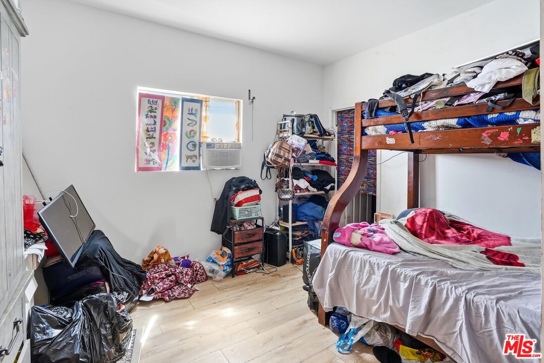 208 W 49th St
