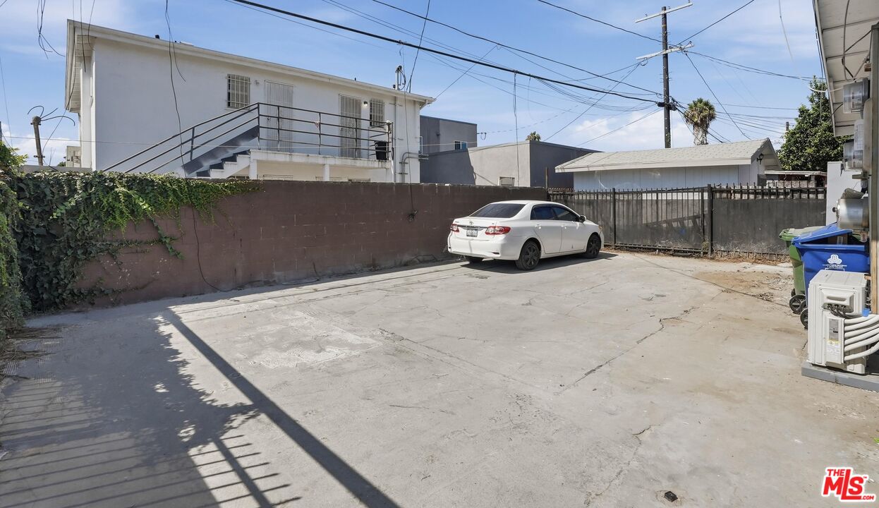 208 W 49th St