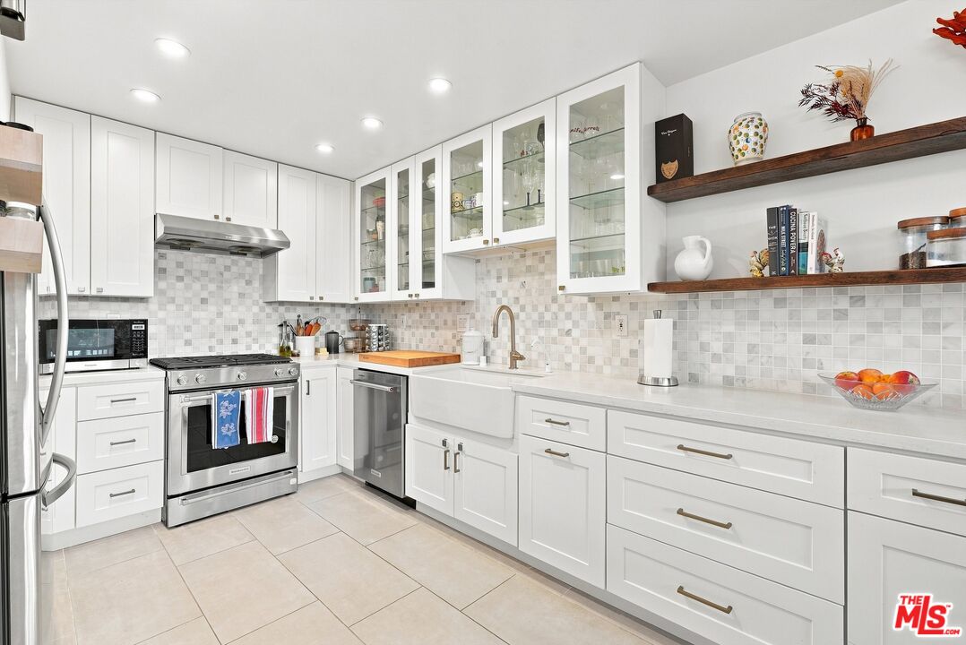 2520 Arizona Ave Unit: 8
