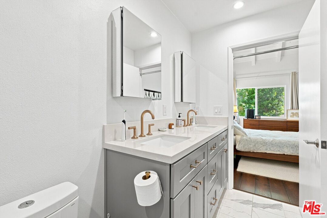 2520 Arizona Ave Unit: 8