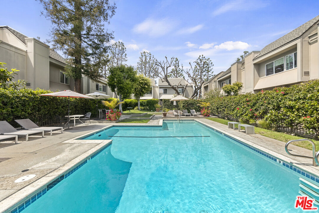 2520 Arizona Ave Unit: 8