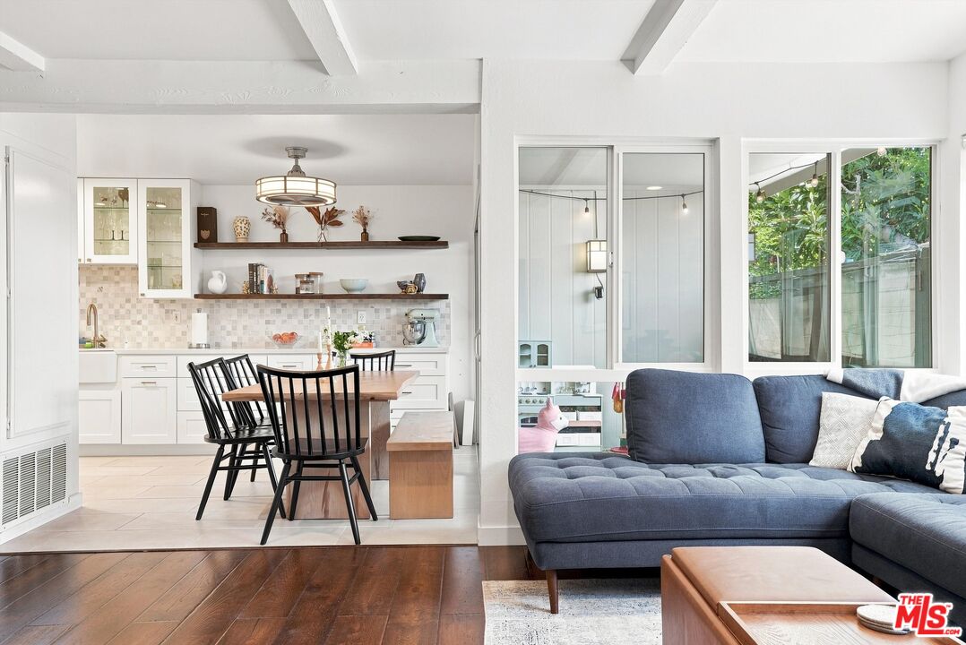2520 Arizona Ave Unit: 8