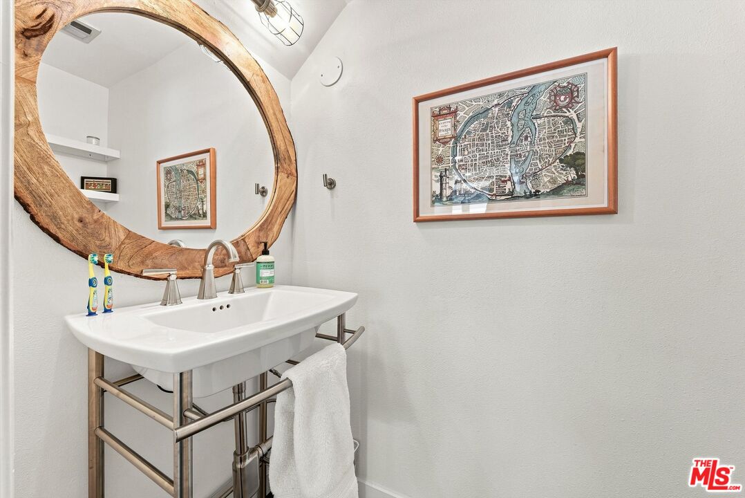 2520 Arizona Ave Unit: 8