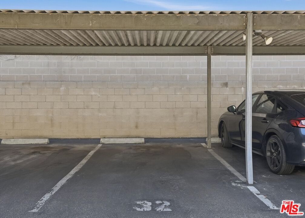 2520 Arizona Ave Unit: 8