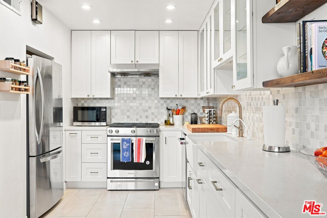 2520 Arizona Ave Unit: 8
