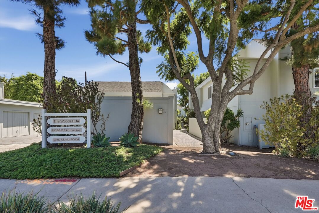 2520 Arizona Ave Unit: 8