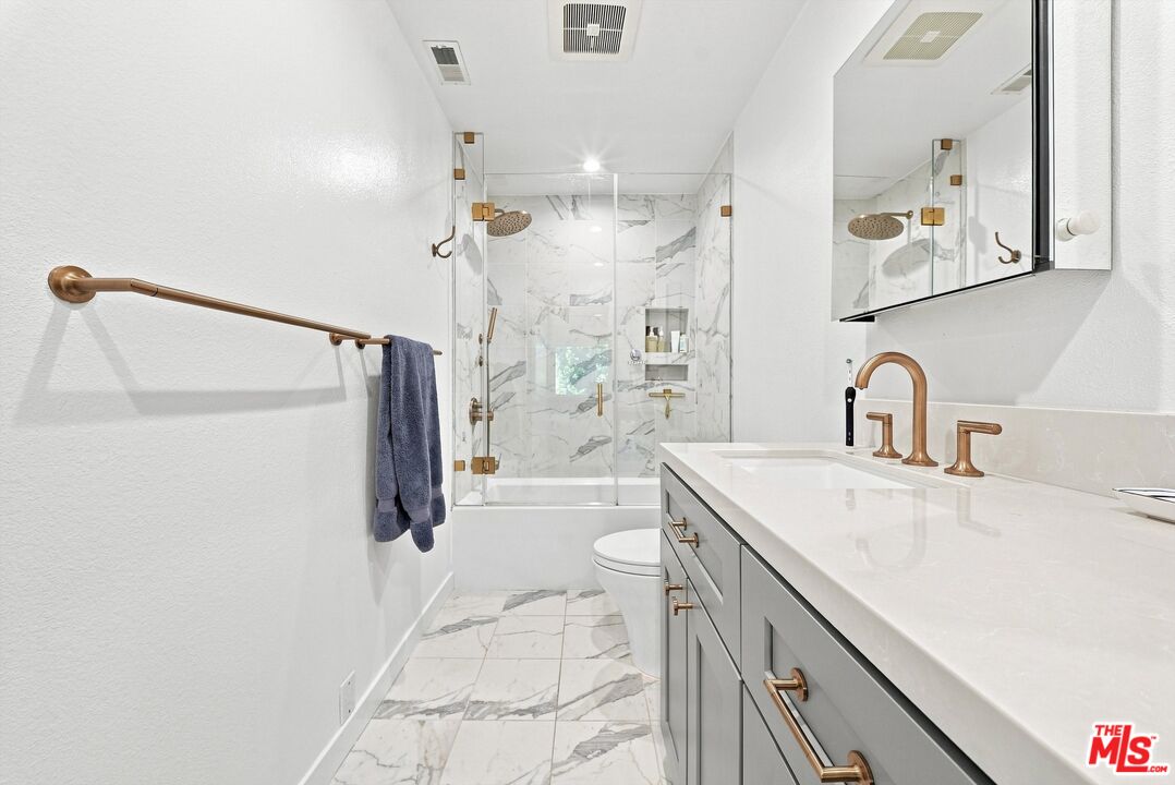 2520 Arizona Ave Unit: 8