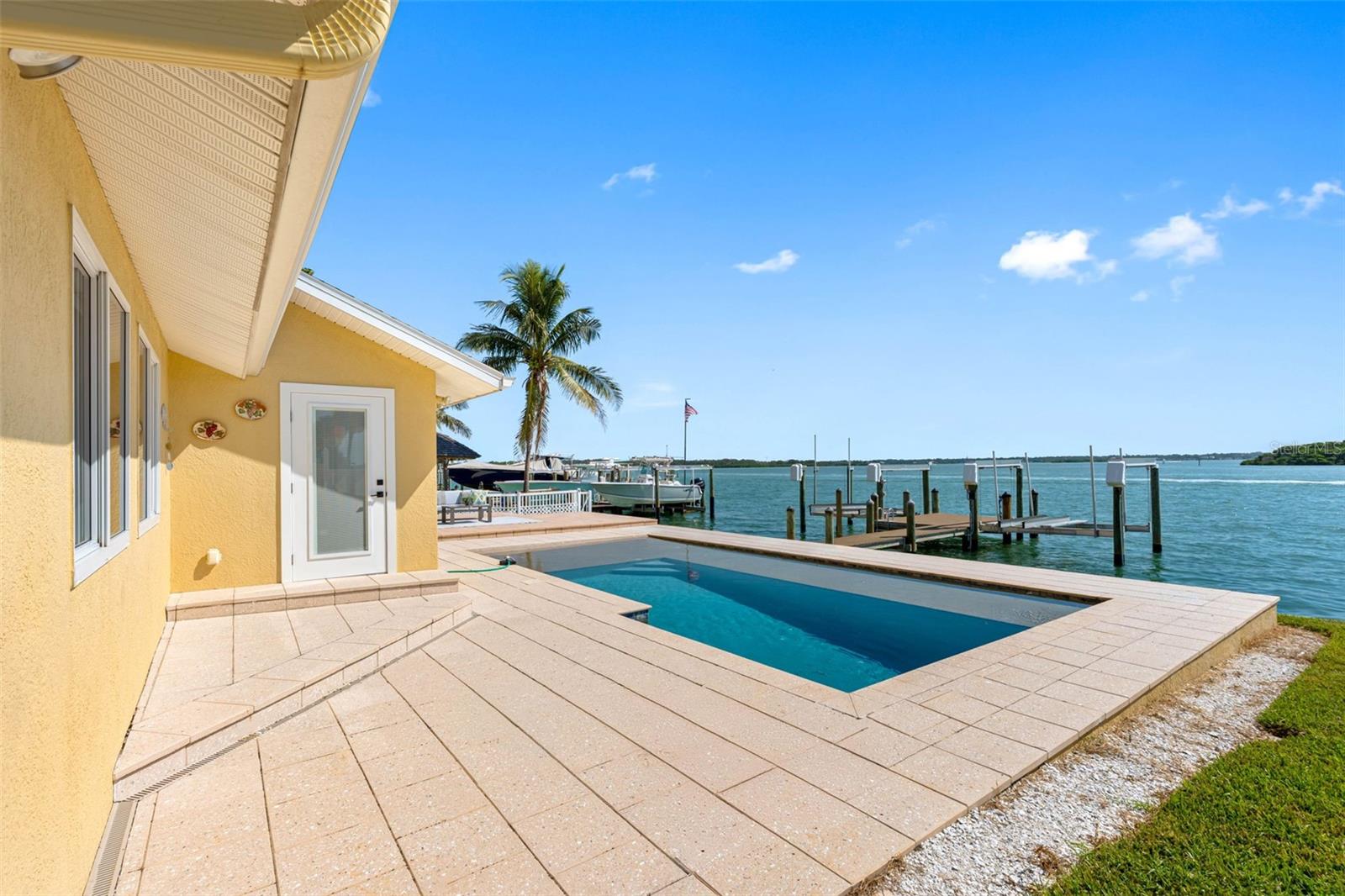 517 JOHNS PASS AVE