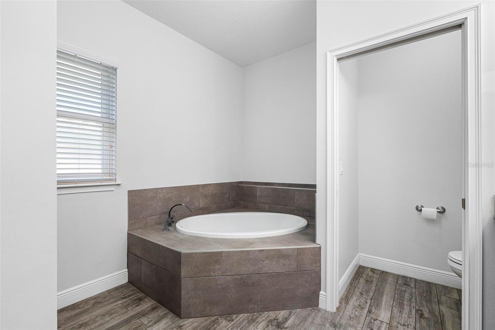 763 DATE PALM LN