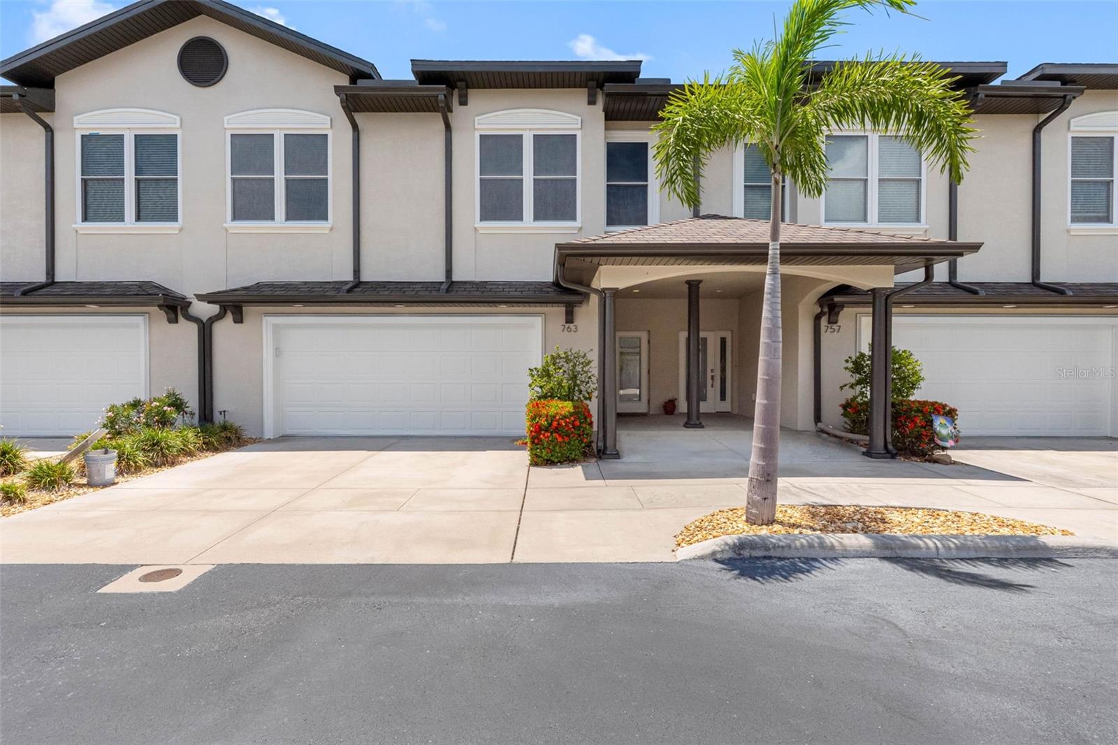 763 DATE PALM LN