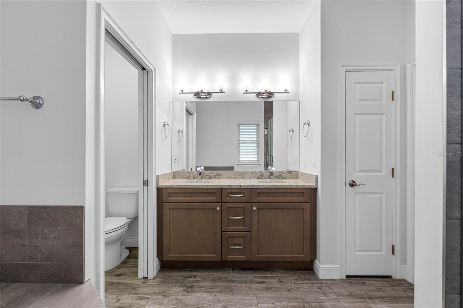 763 DATE PALM LN
