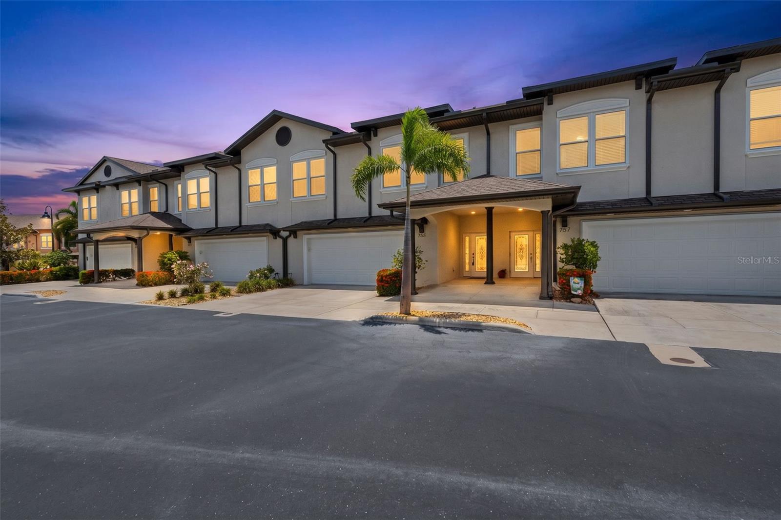763 DATE PALM LN