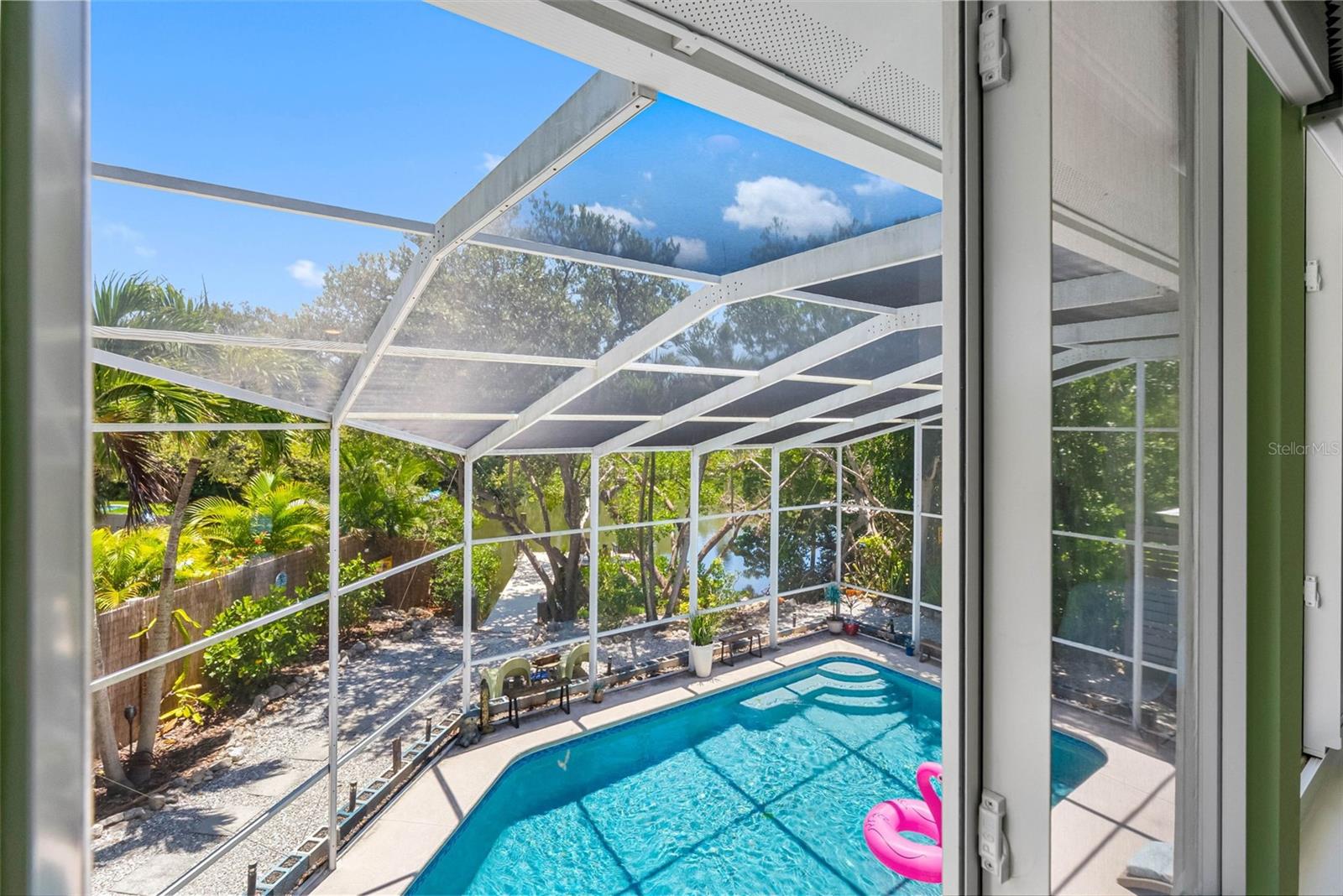417 POINSETTIA RD