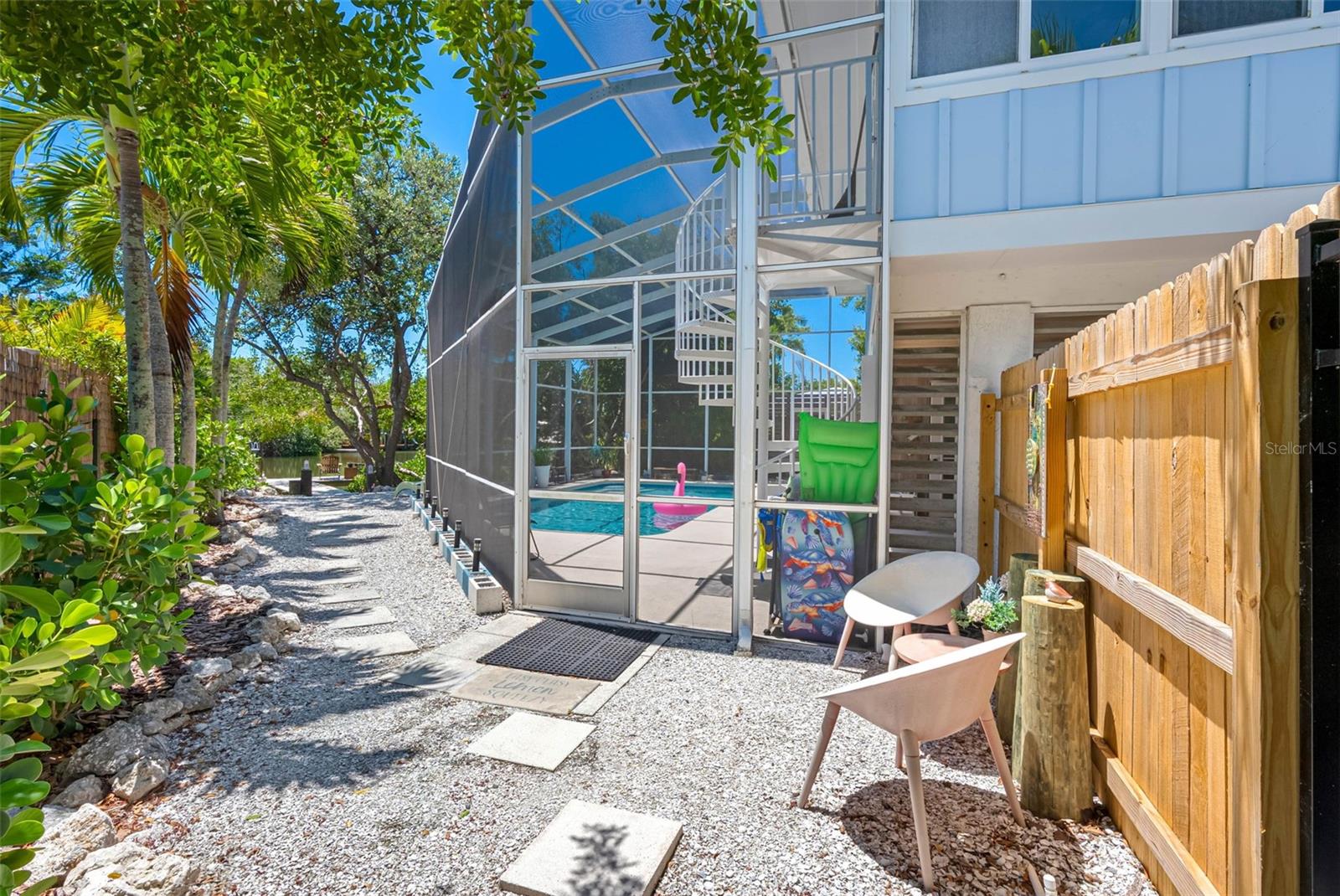417 POINSETTIA RD