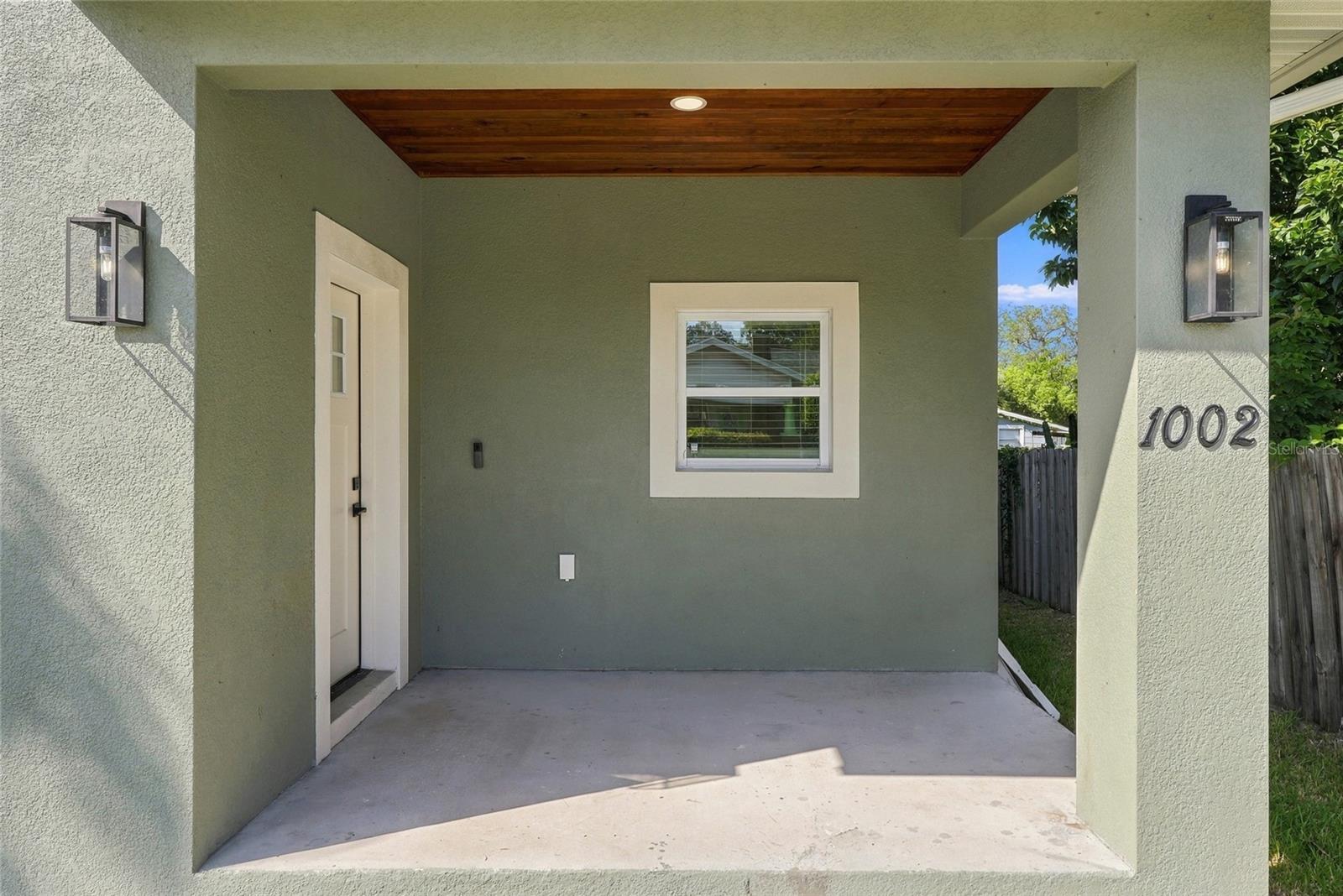1002 E OSBORNE AVE