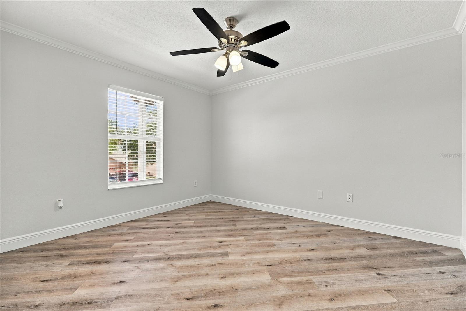 3327 THISTLEDOWN LN